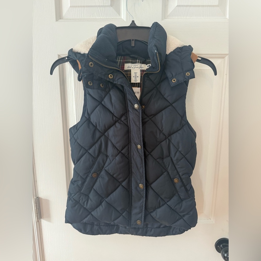 NWT H&M Dark Blue Quilted Vest with Brown Accents detachable Hood women’s Sz 4
